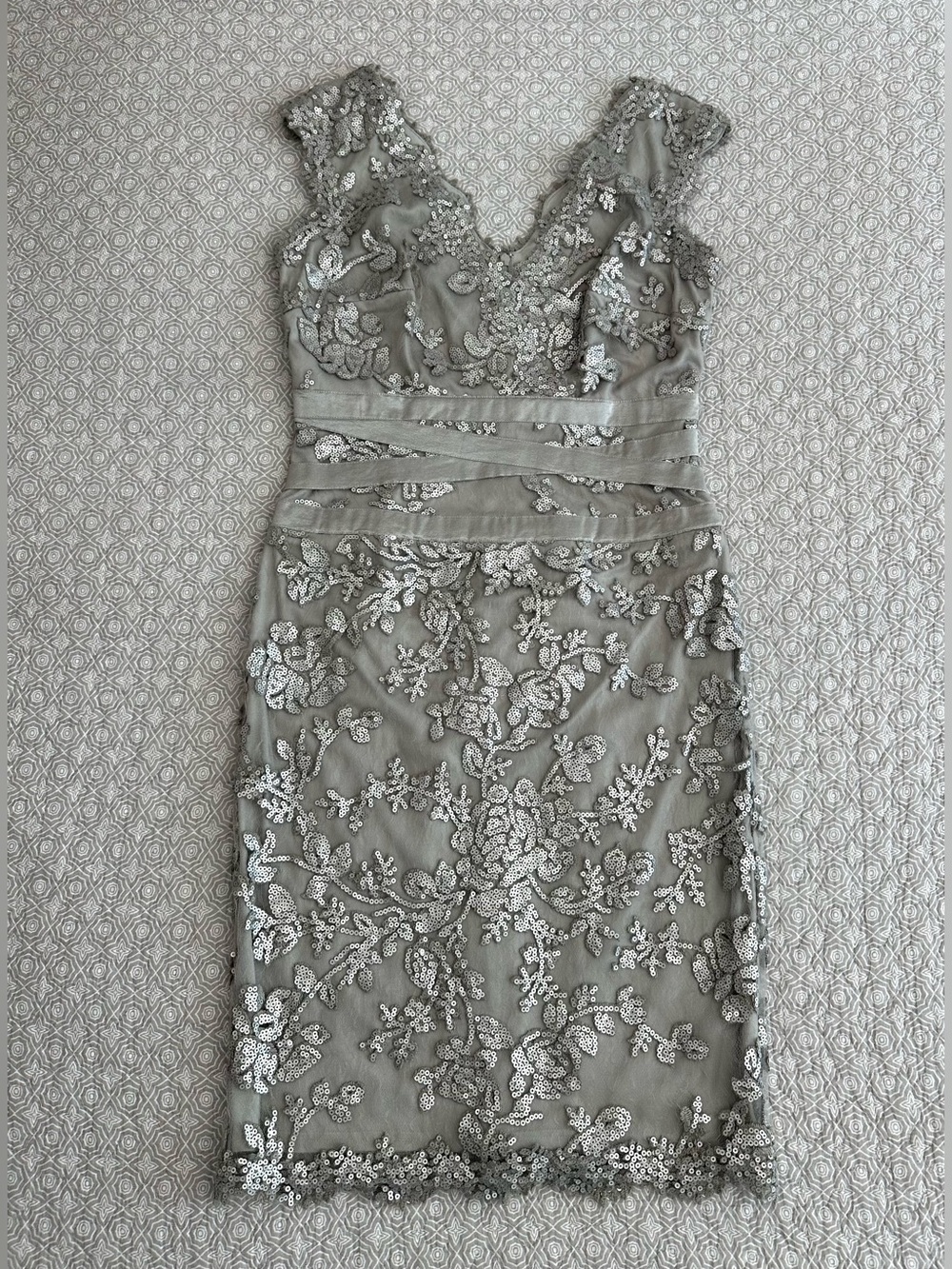 Tadashi Shoji Paillette Sequin Lace Banded Cocktail Sheath Dress Silver Size 6 - Picture 6 of 13